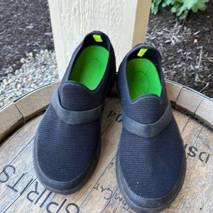 Oofos mesh recovery shoes. Black, women’s size 7